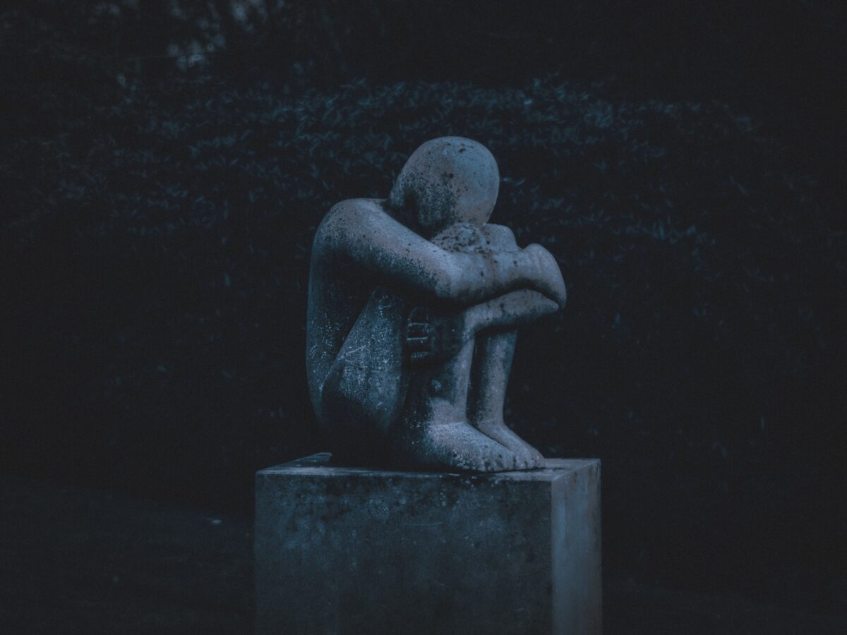 Loss - A sculpture by Jane Mortimer. Photo by K. Mitch Hodge on Unsplash
